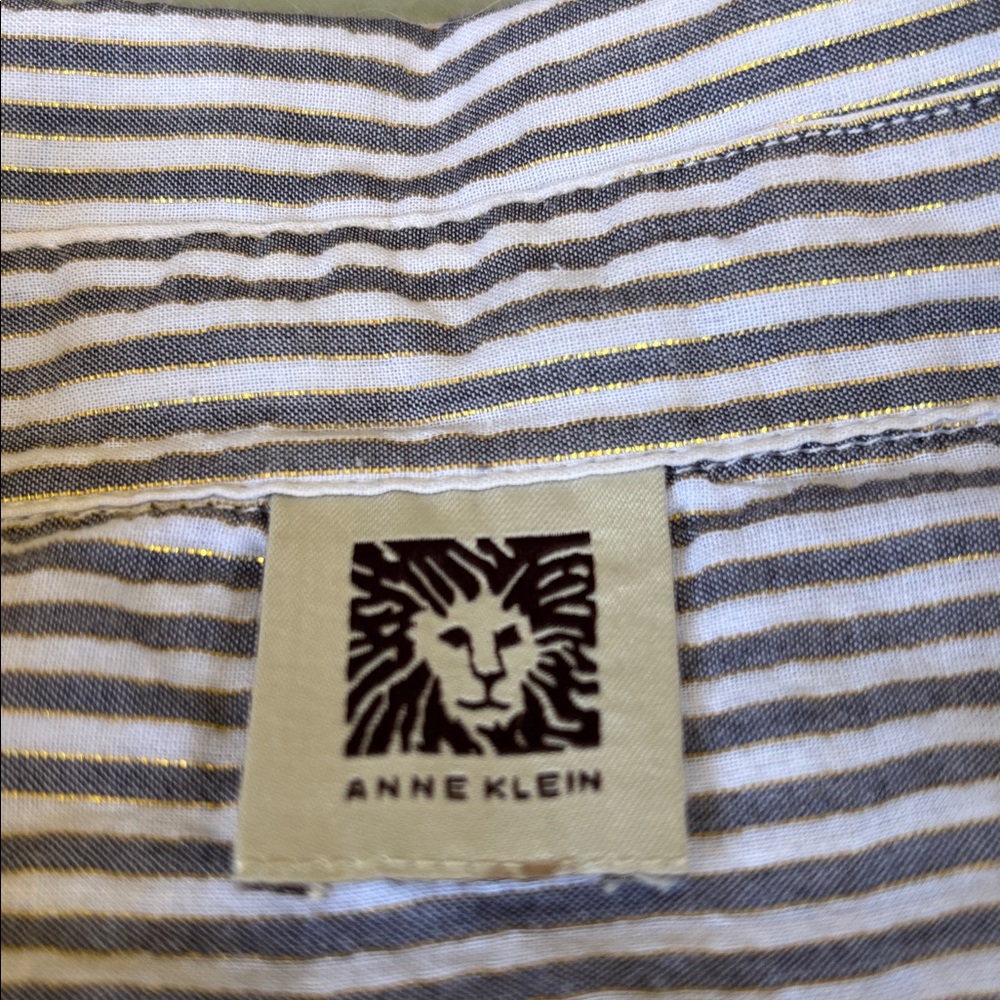 Anne Klein White and Blue Striped Button-Up

From Pet /smoked free home - Picture 2 of 7